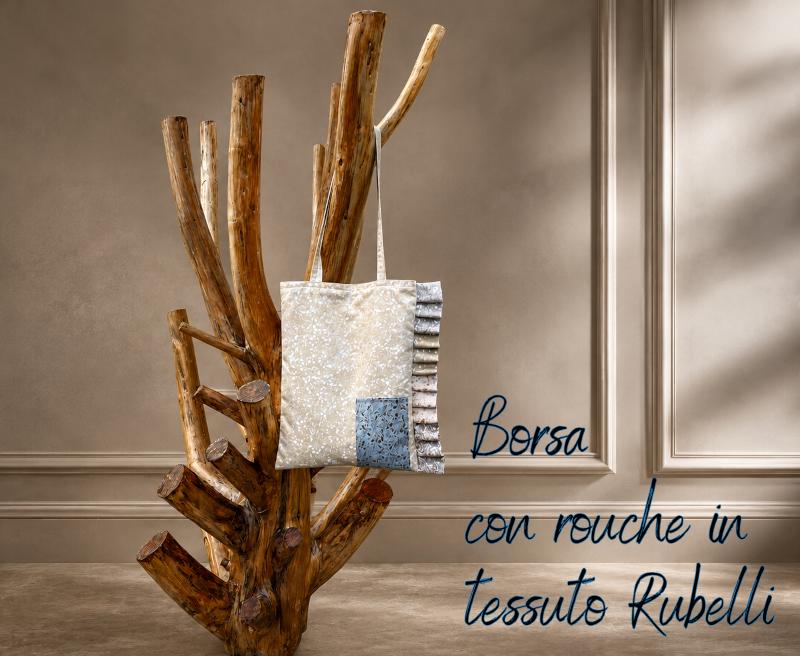 Borsa artigianale con rouche laterale realizzata in tessuto Terrazzo di Rubelli Venezia recuperato da campionario