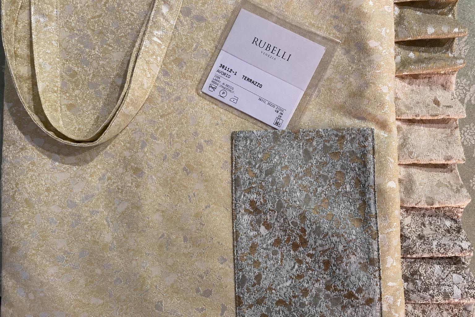 Borsa artigianale con rouche laterale realizzata in tessuto Terrazzo di Rubelli Venezia recuperato da campionario