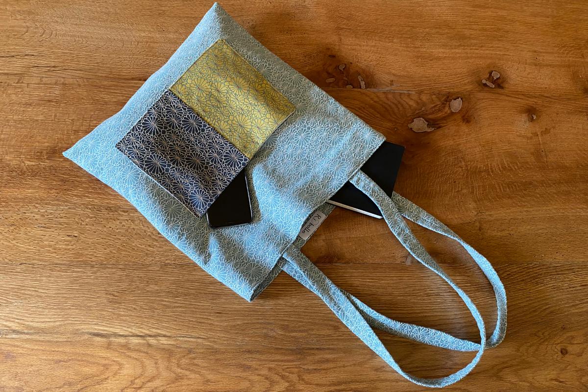 Borsa artigianale in tessuto Daisy recuperato con tasca frontale patchwork